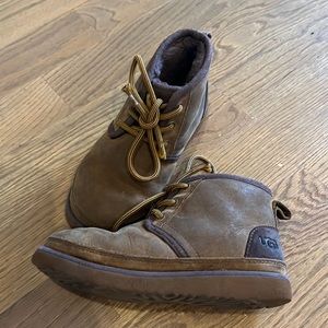 Kids Neumel II Weather Uggs Size 1 Grizzly color